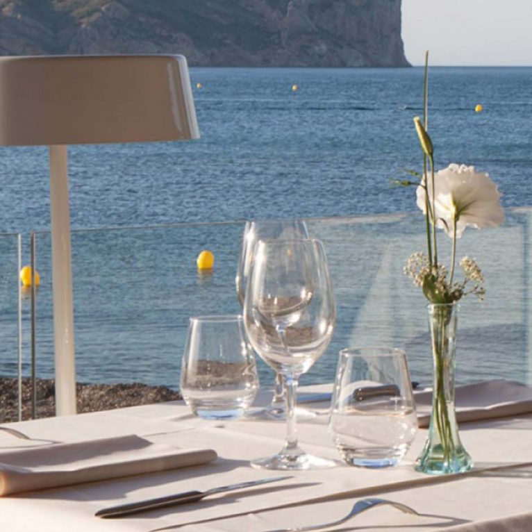 Comedor con vistas al mar