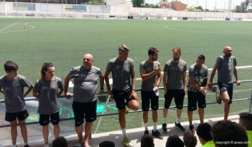 Adrián Ortolá con su equipo de trabajo