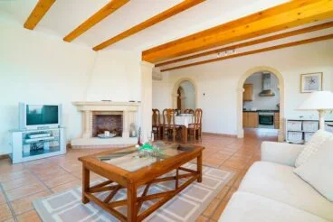 Amplia sala de estar y comedor Casa Rio Aguila Rent a Villa