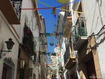 Calle engalanada