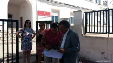 Cargos municipales y educativos con el secretario autonómico