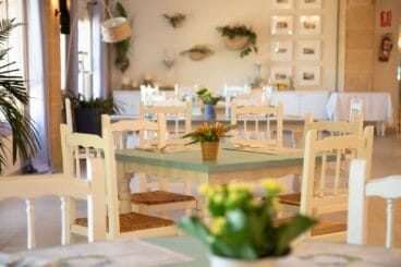 Detalle en las mesas del comedor de VidaFina