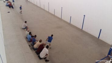 En plena partida de pilota