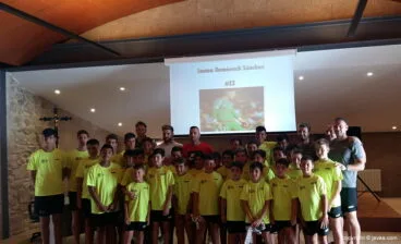 Jaume Domenech  con los niños