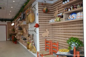 Miraltall Carns i Formatges interior