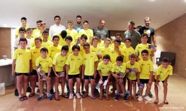 Molina con los alumnos de las jornadas tecnificación de porteros Adrián Ortolá
