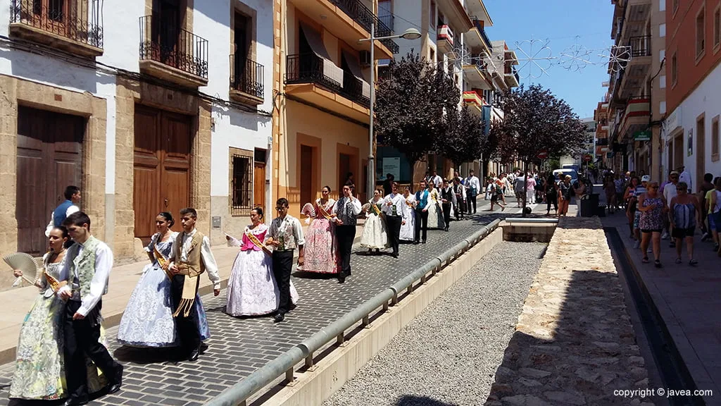 Pasacalle calles engalanadas