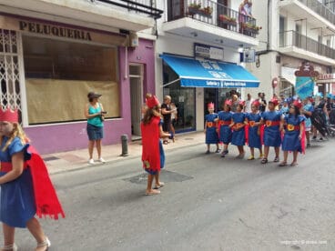 Desfile infantil de Moros i Cristians