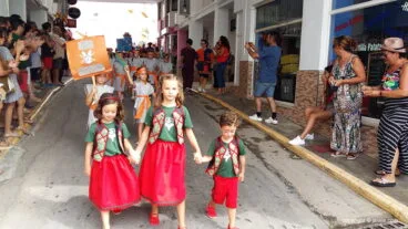 Desfile infantil de Moros i Cristians