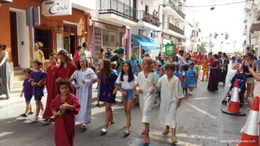 Desfile infantil de Moros i Cristians