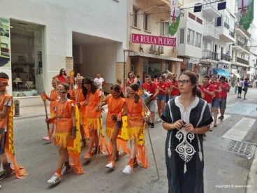 Desfile infantil de Moros i Cristians