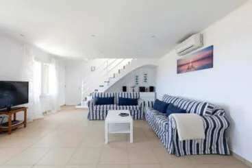 Acceso escalera Quality Rent a Villa