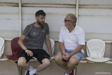 Adrián Ortolá junto a Vicente Fornés