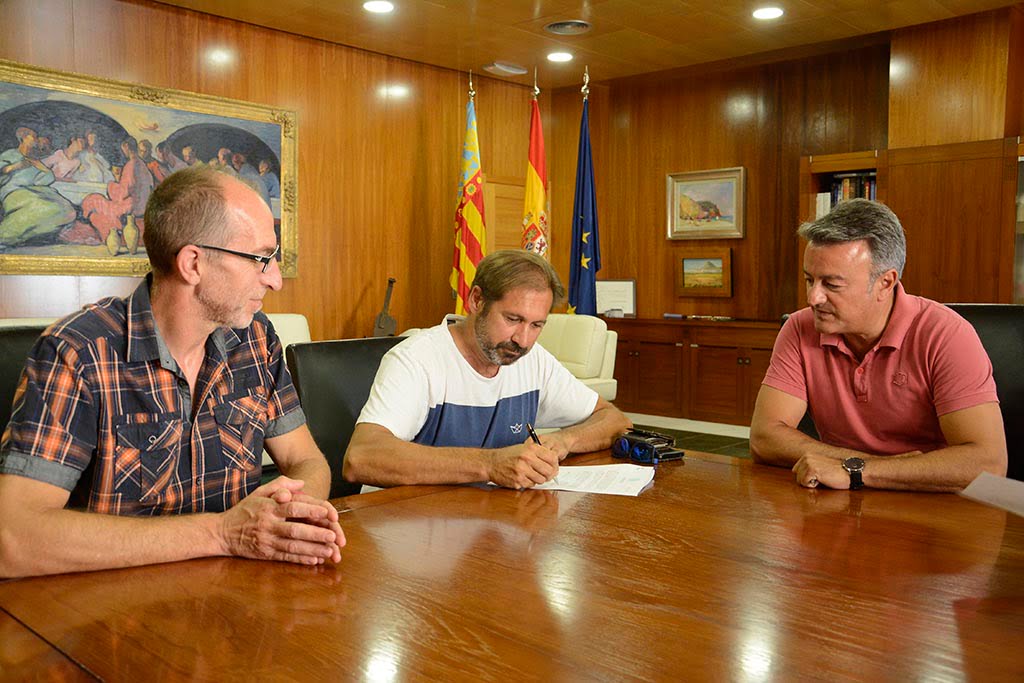 Firma del Convenio Club Pilota y Ayuntamiento de Xàbia
