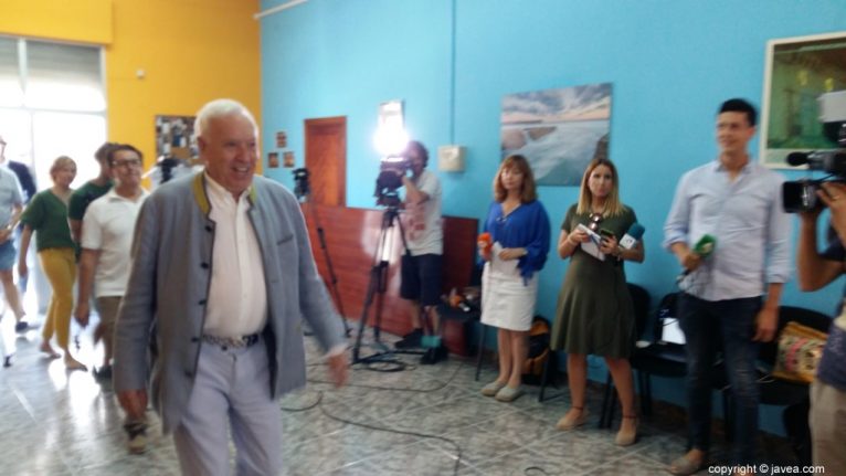 García Margallo vota en la sede del PP de Xàbia