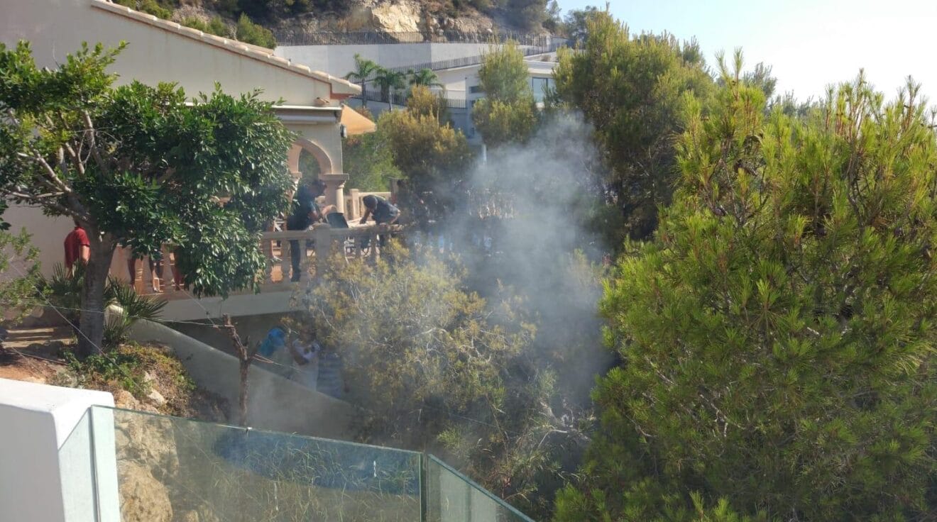 Incendio en acceso a la Cala del Portitxol