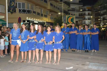 Las tropas moras y cristianas salen a la calle tras la batalla