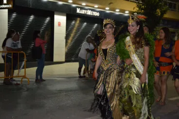 Las tropas moras y cristianas salen a la calle tras la batalla