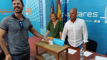 Los militantes votan en las primarias del PP en la sede de Xàbia