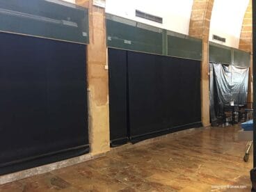 Puestos vacíos en el Mercat