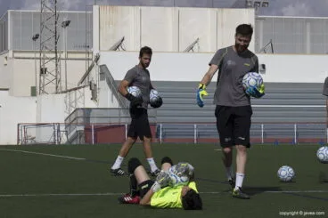 Un chaval en pleno ejercicio