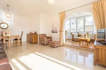 Espacioso salón MMC Property Services