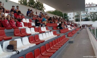 Publico asistente al estreno del CD Jávea