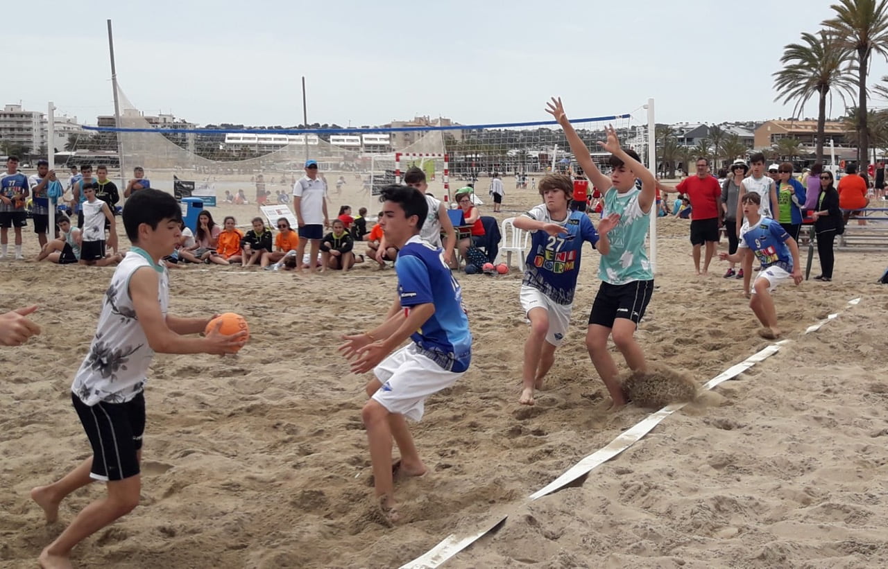 Un partido de balonmano playa en Xàbia