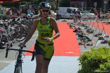 Carmen Bolufer con su bicicleta