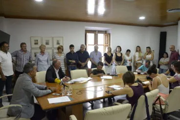 Chulvi comparece acompañado de los concejales