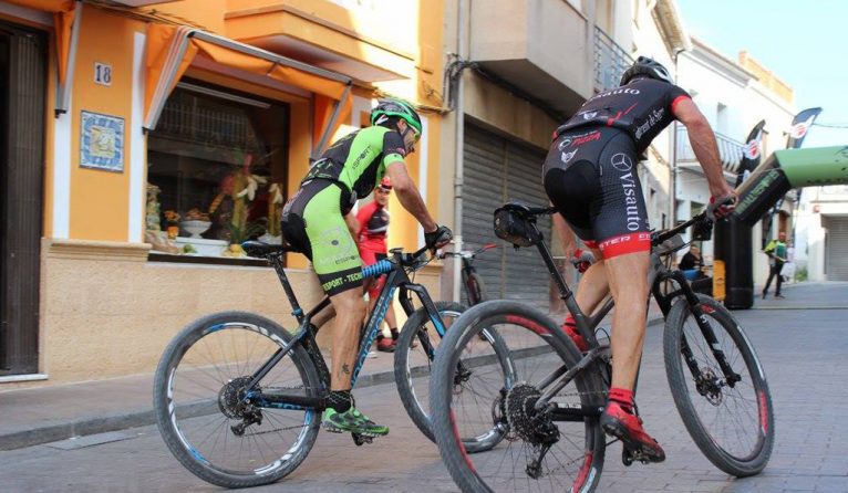 Ciclistas en Xaló