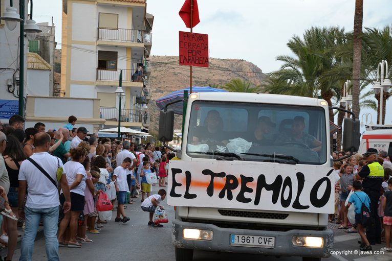 Parade der Festwagen der Parteien von Loreto 2018