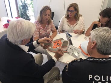 Donan un desfibrilador al Ayuntamiento de Xàbia