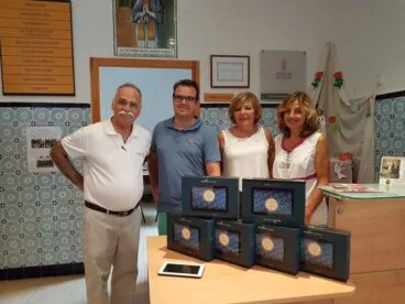 El Rotary dona tablets a los centros de Día