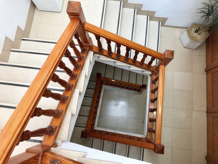 Escaleras de la Casa Consistorial de Benitatxell