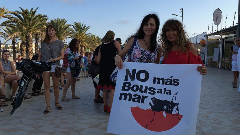 Manifestación contra els Bous a la Mar