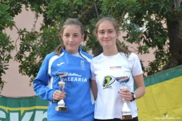Atleta xabiera con su trofeo