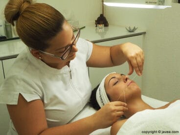 Depilación con hilo bigote Sensory Esthetic Experience