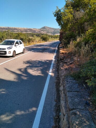 El arcén no existe en ambos lados de la calzada