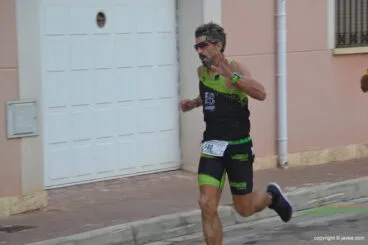 Juanjo Vallés saludando