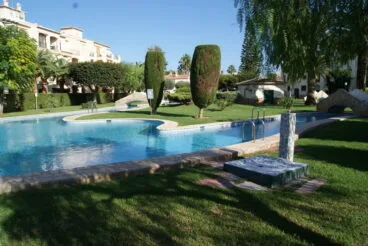Piscina adosado Atina Inmobiliaria