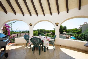 Terraza Casa Hibiscus Aguila Rent A Villa