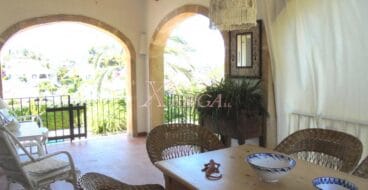 Terraza cubierta Chalet Cap Martí Xabiga Inmobiliaria
