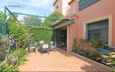 Terraza exterior del adosado en Moragues Pons Mediterranean Houses