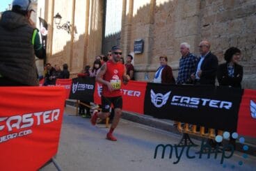 Almazán llegando a la meta del Trail de Bèrnia