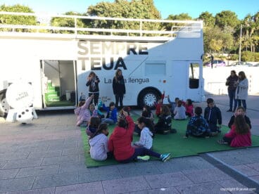Los estudiantes participan en las actividades