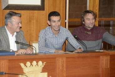 Moha recibe un homenaje en el Ayuntamiento de Xàbia