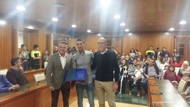 Moha recibe un homenaje en el Ayuntamiento de Xàbia