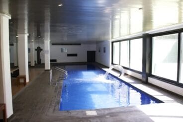 Piscina interior comunitaria adosado Terramar Costablanca