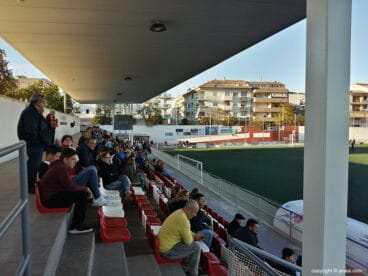 Publico en la grada de Jávea
